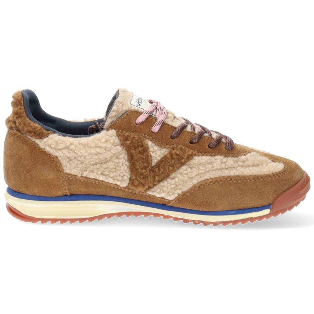 beige sneaker