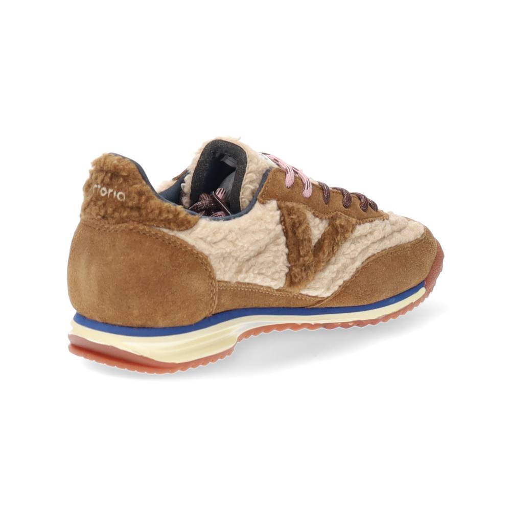 beige sneaker