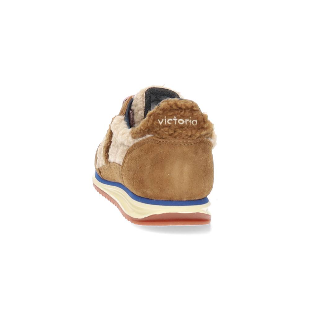 beige sneaker