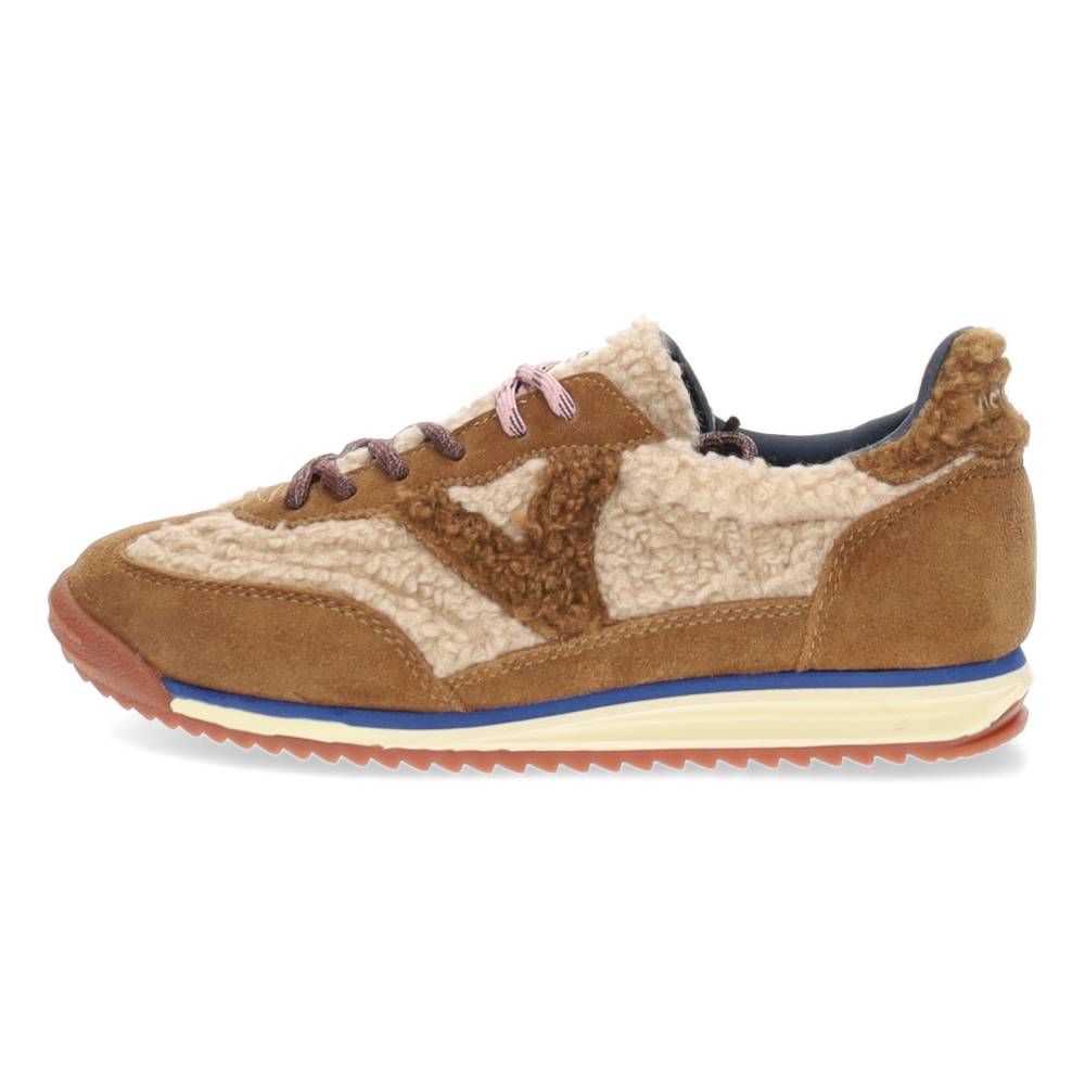 beige sneaker