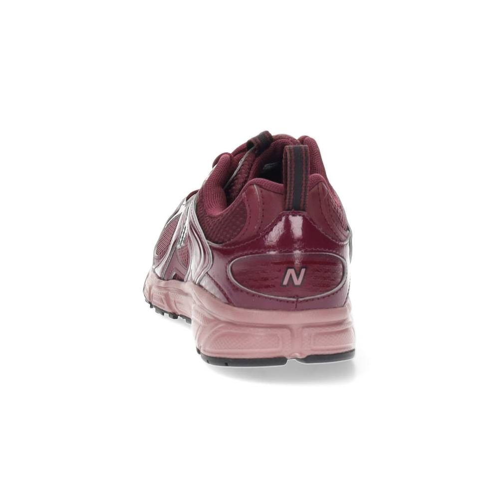 bordeaux sneaker