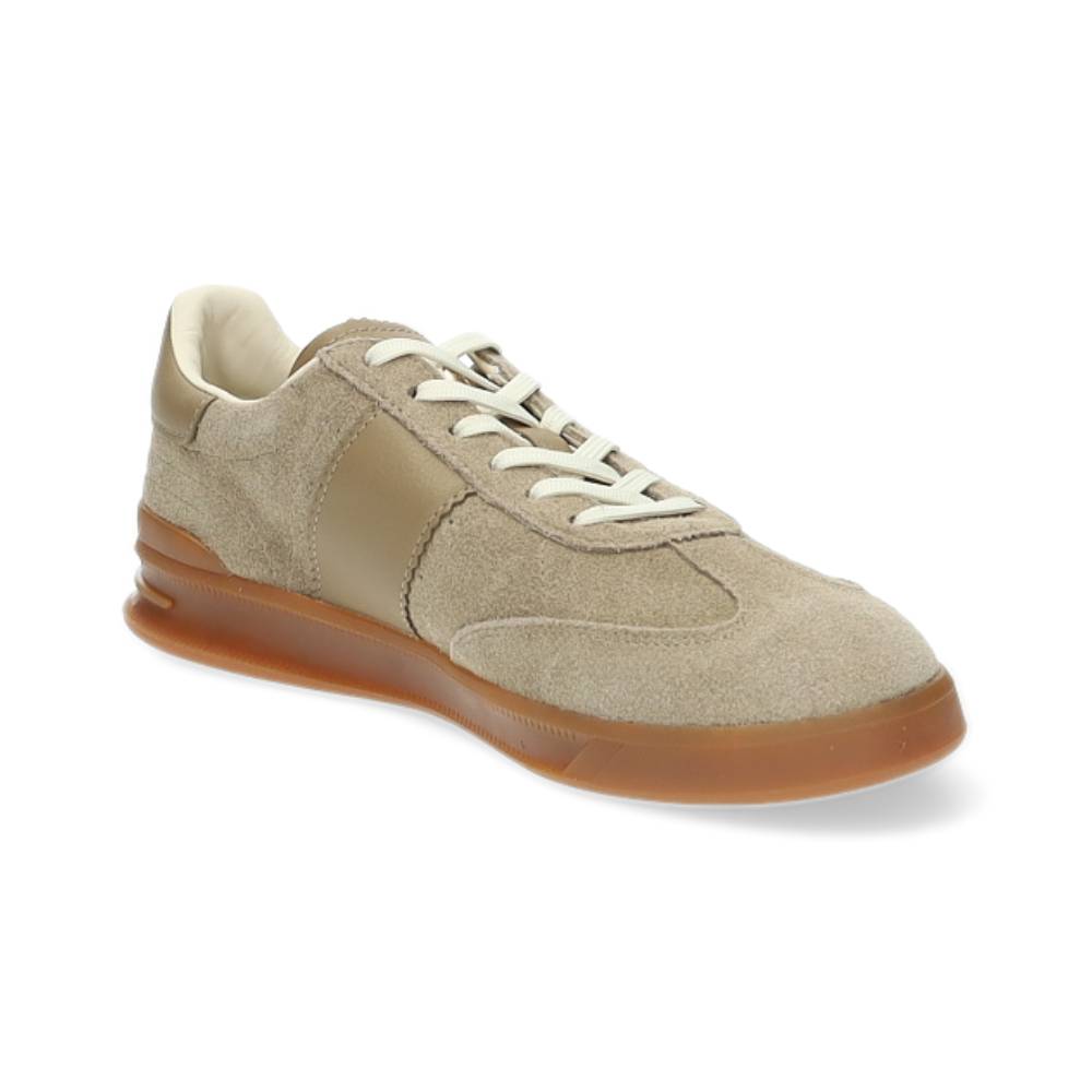 beige sneaker