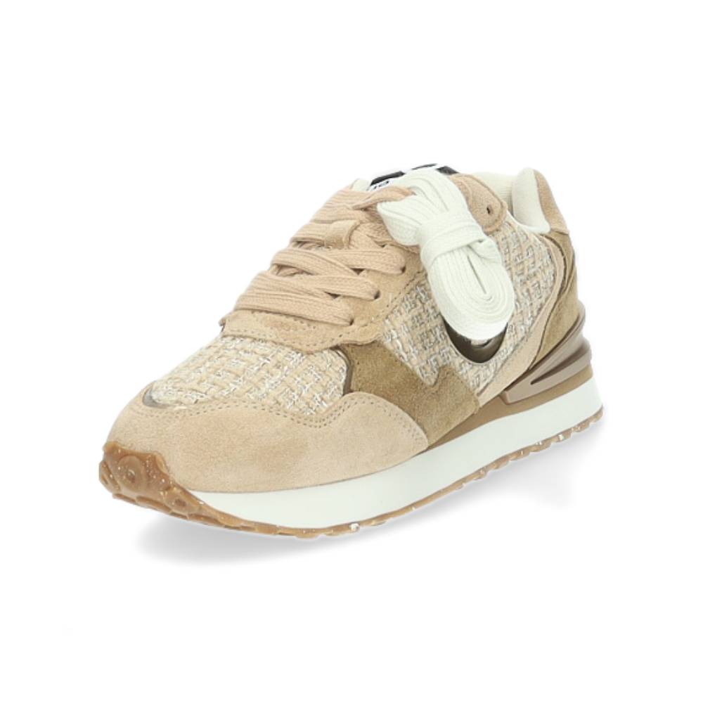 beige sneaker