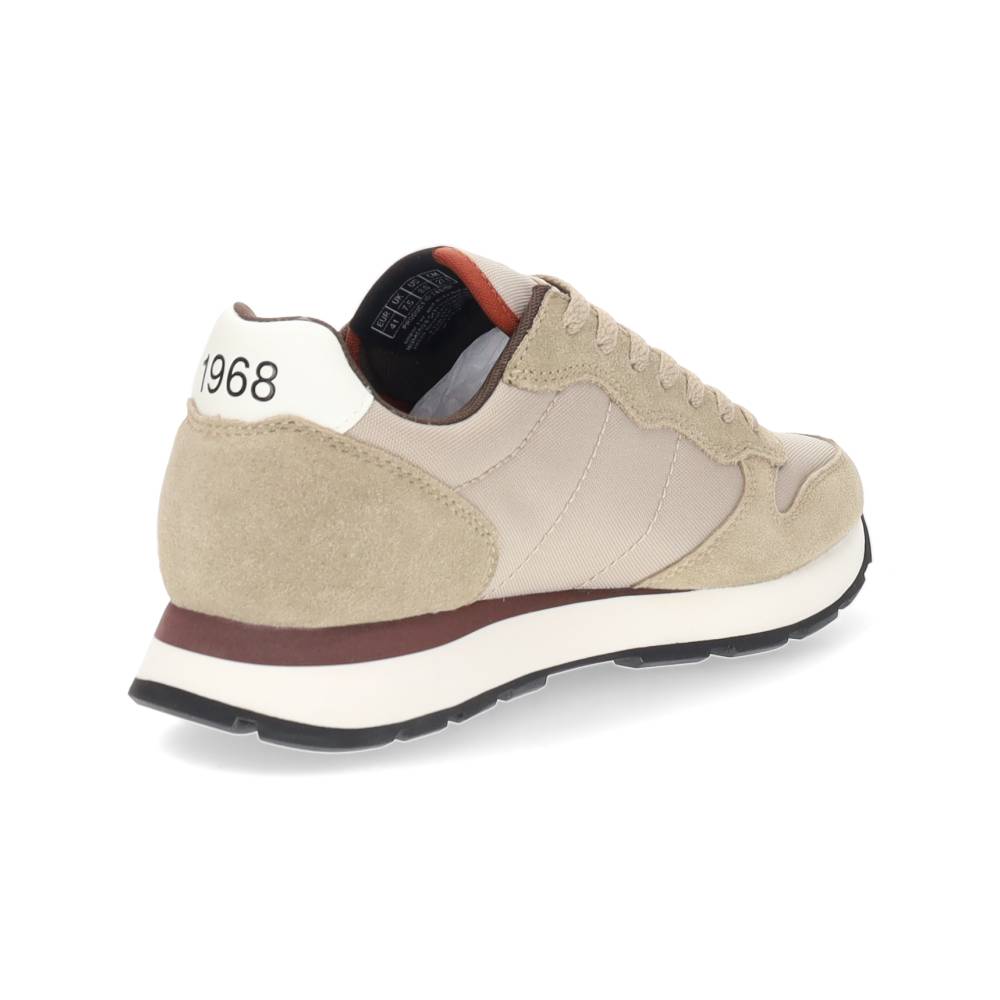 beige sneaker