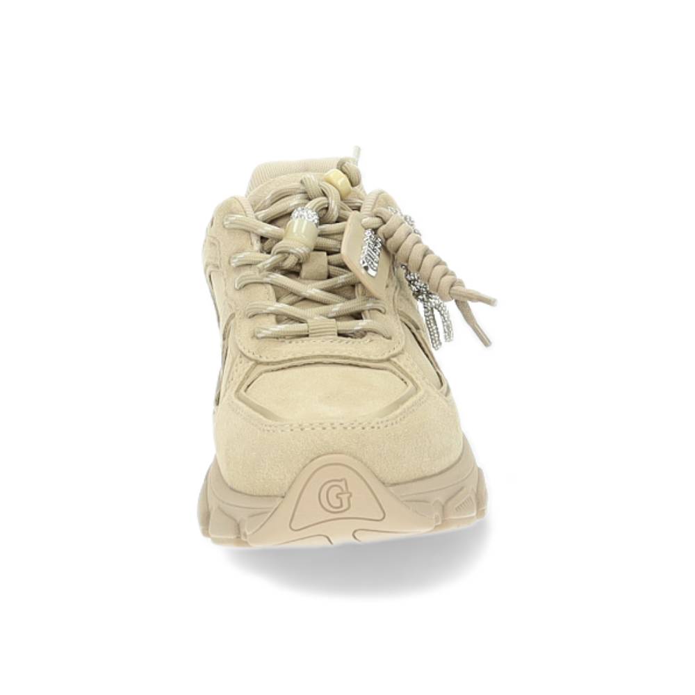 beige sneaker