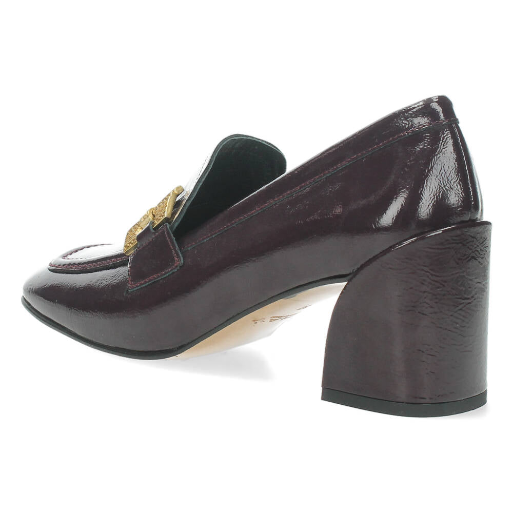 Paarse mocassins op hak