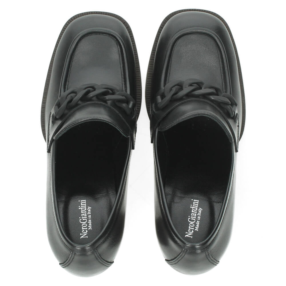 Zwarte mocassins op hak